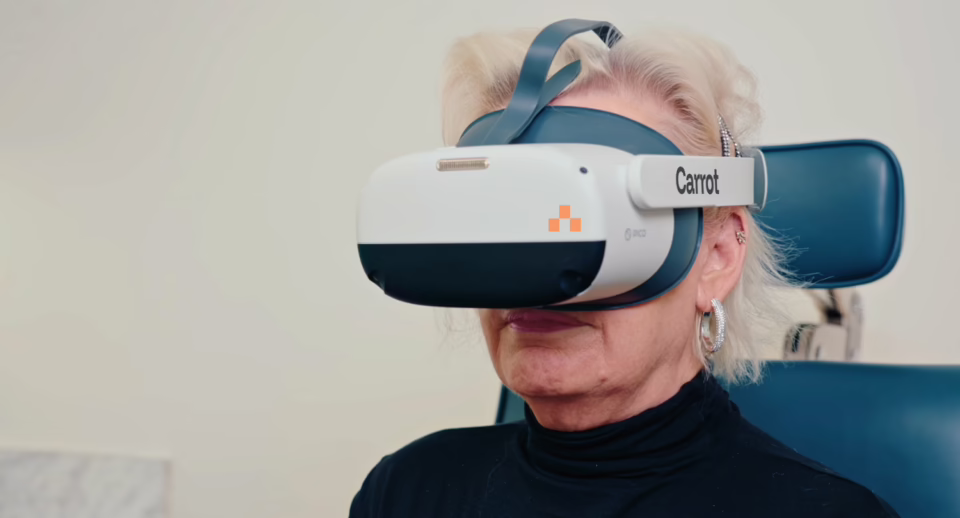 A patient takes a visual field test with Carrot
